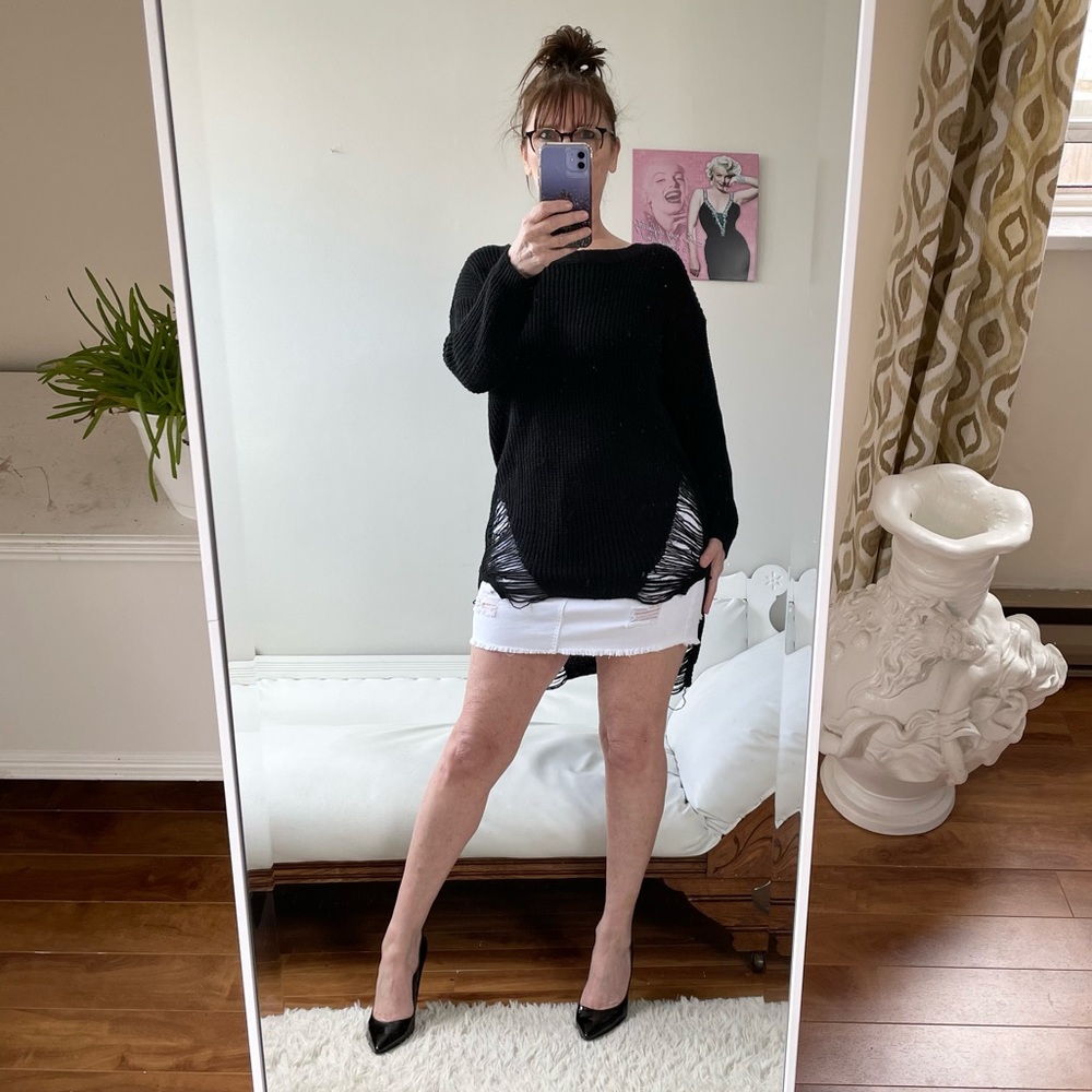 BLACK LONG SLEEVE SWEATER DISTRESSED FRAYED ASYMMETRIC HEM RIBBED KNIT